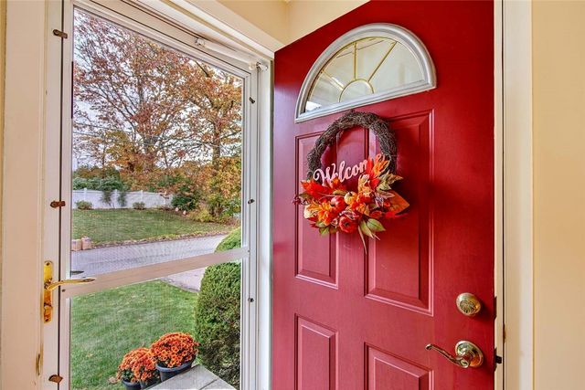 98 Iroquois Road, Cumberland, RI 02864