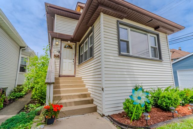 4012 W Eddy Street, Chicago, IL 60641