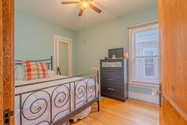 4012 W Eddy Street, Chicago, IL 60641