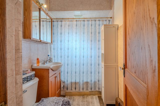 4012 W Eddy Street, Chicago, IL 60641