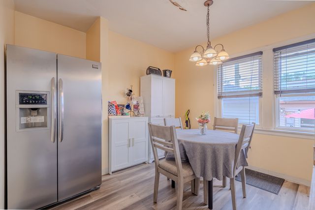 4012 W Eddy Street, Chicago, IL 60641