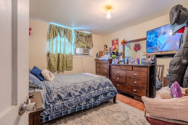 4012 W Eddy Street, Chicago, IL 60641