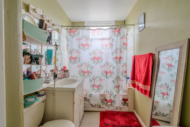 4012 W Eddy Street, Chicago, IL 60641