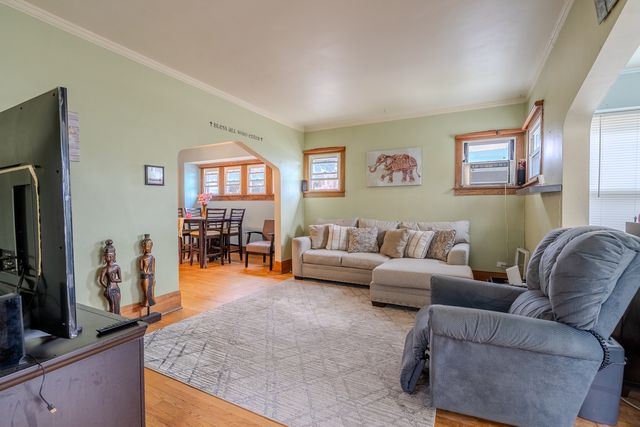4012 W Eddy Street, Chicago, IL 60641