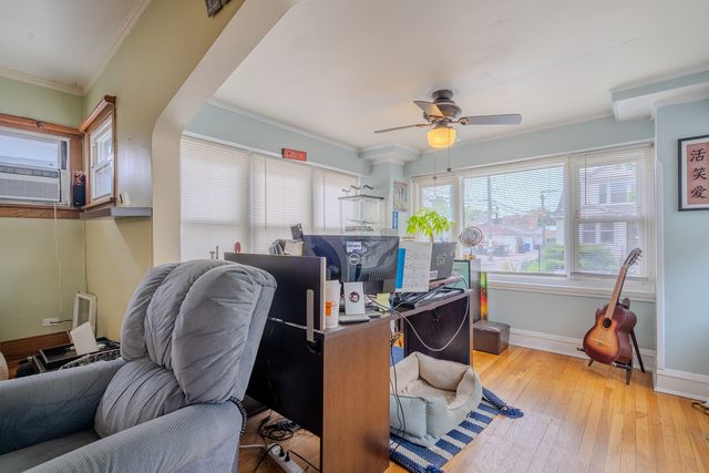 4012 W Eddy Street, Chicago, IL 60641