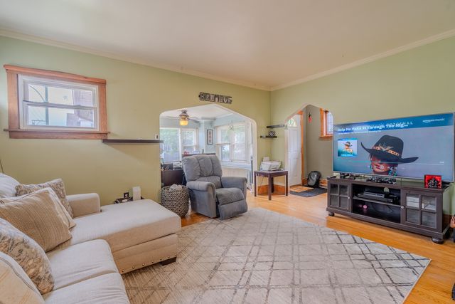 4012 W Eddy Street, Chicago, IL 60641