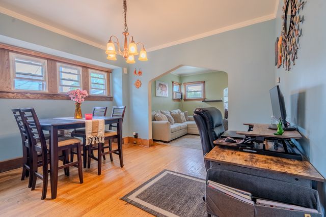 4012 W Eddy Street, Chicago, IL 60641