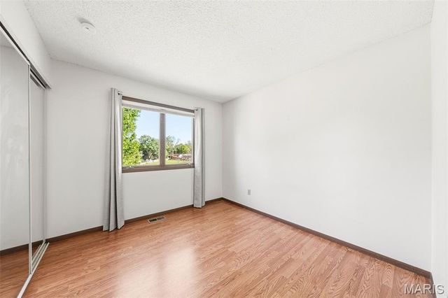 1007 Holly River Drive, Florissant, MO 63031