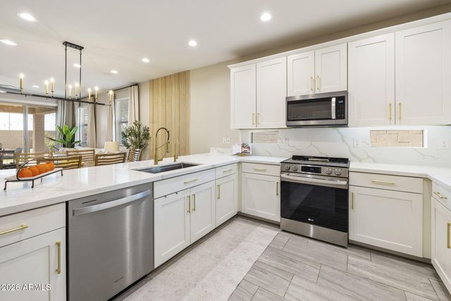 7855 W ROCK SPRINGS Drive, Peoria, AZ 85383