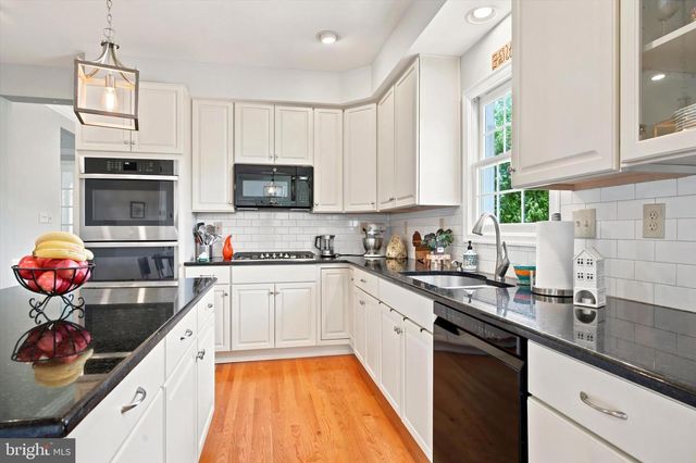581 HAWTHORNE LN, Harleysville, PA 19438