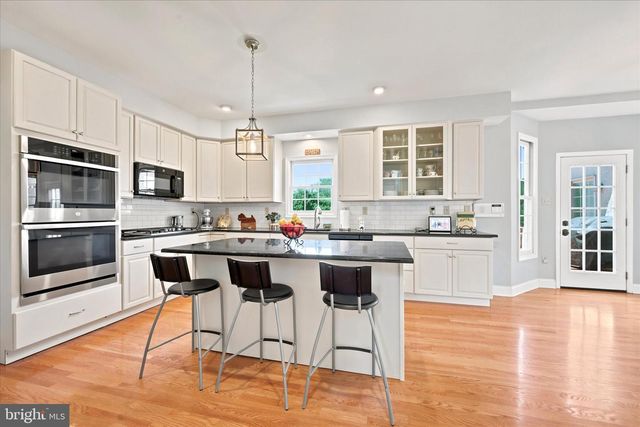 581 HAWTHORNE LN, Harleysville, PA 19438