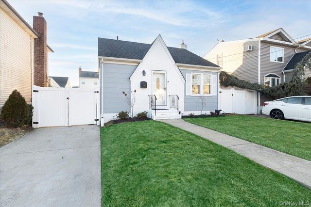 238 Jefferson Street, Franklin Square, NY 11010