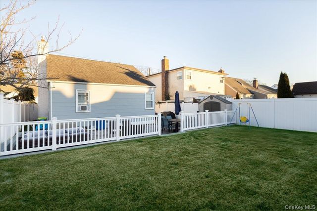 238 Jefferson Street, Franklin Square, NY 11010