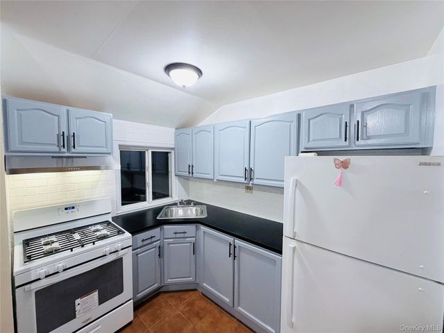 10739 165th Street 2nd flr, Jamaica, NY 11433