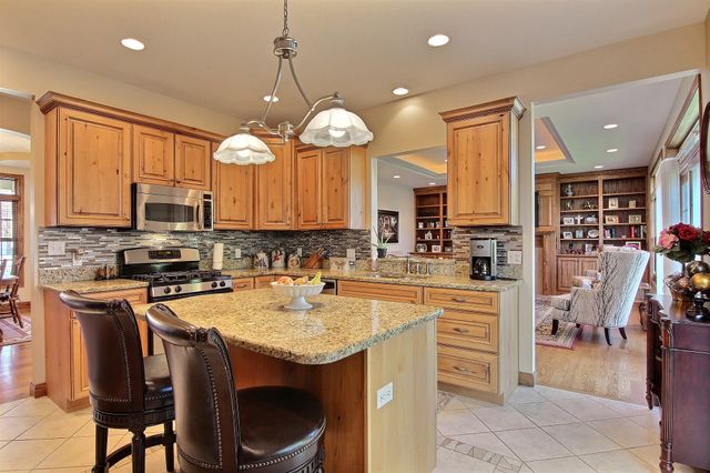 1135 Mary Ellen Drive, Crown Point, IN 46307