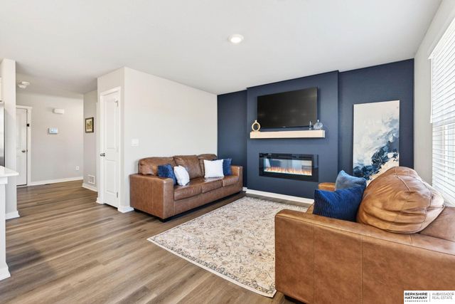 9438 Reynolds Street, Omaha, NE 68122
