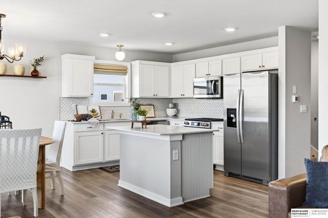 9438 Reynolds Street, Omaha, NE 68122
