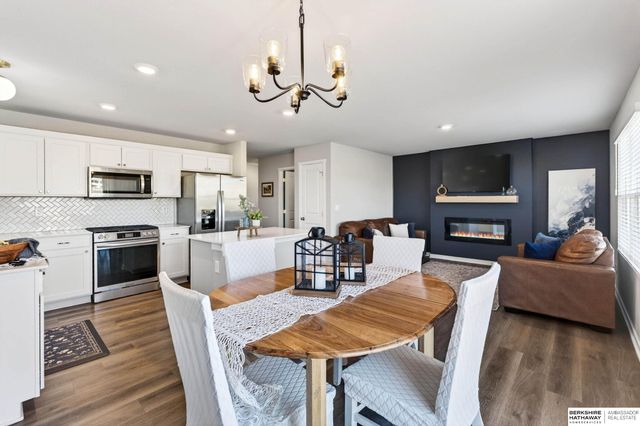 9438 Reynolds Street, Omaha, NE 68122