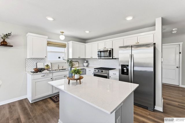 9438 Reynolds Street, Omaha, NE 68122