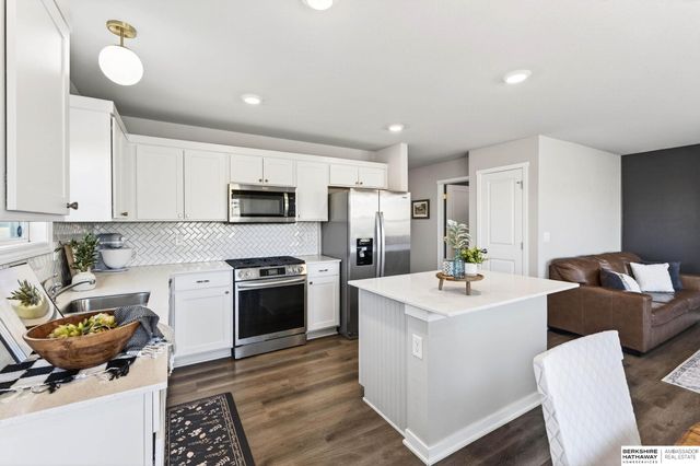 9438 Reynolds Street, Omaha, NE 68122