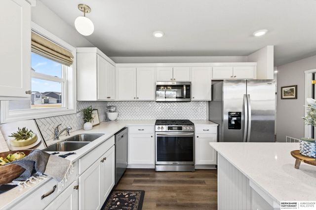 9438 Reynolds Street, Omaha, NE 68122