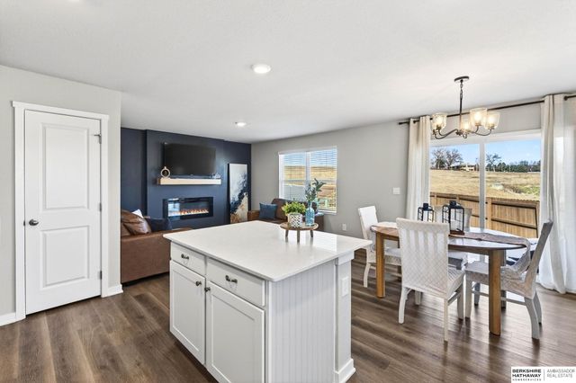 9438 Reynolds Street, Omaha, NE 68122