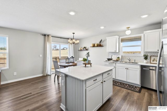 9438 Reynolds Street, Omaha, NE 68122