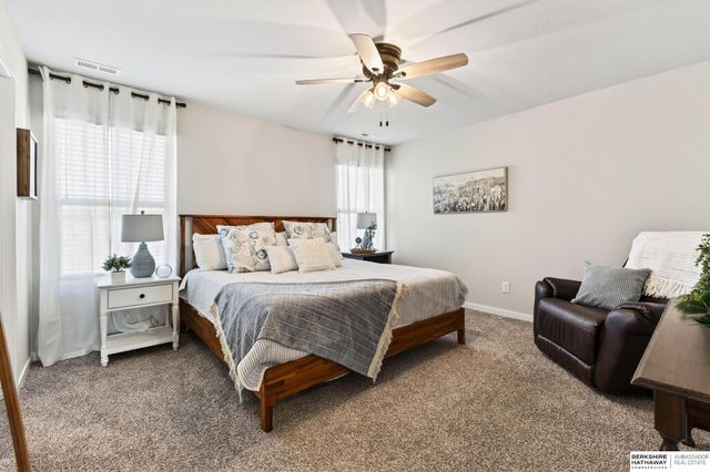 9438 Reynolds Street, Omaha, NE 68122