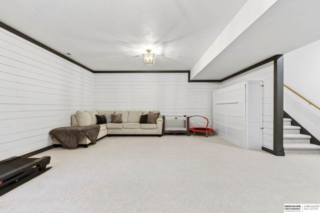 9438 Reynolds Street, Omaha, NE 68122