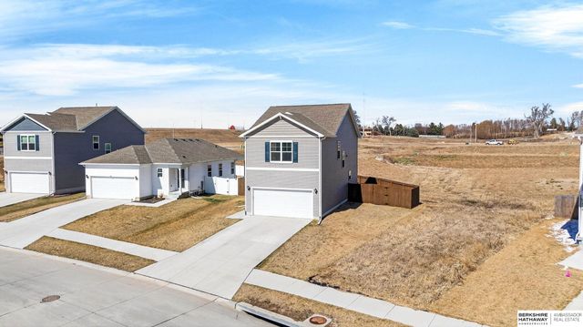 9438 Reynolds Street, Omaha, NE 68122