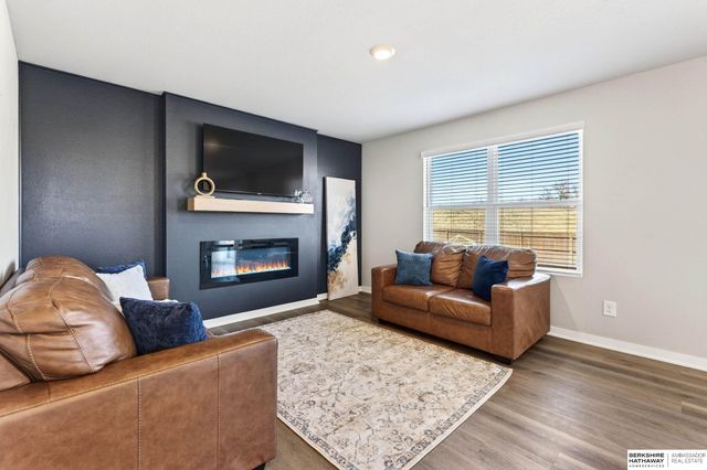 9438 Reynolds Street, Omaha, NE 68122