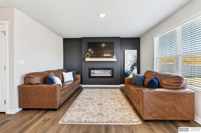 9438 Reynolds Street, Omaha, NE 68122