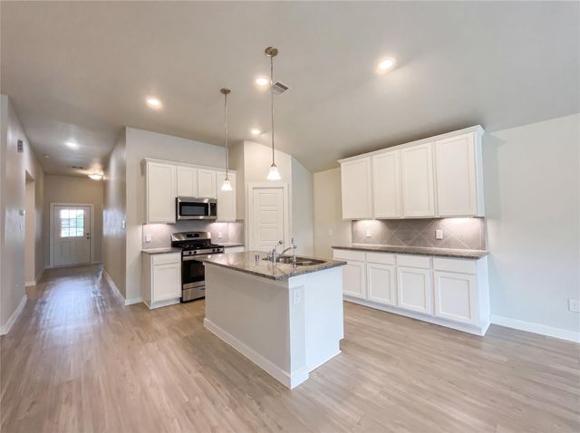 823 Deerhurst Lane, Magnolia, TX 77354