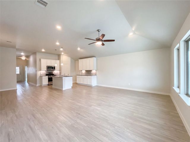 823 Deerhurst Lane, Magnolia, TX 77354