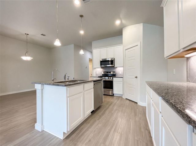 823 Deerhurst Lane, Magnolia, TX 77354