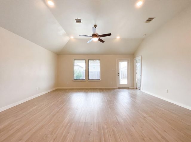 823 Deerhurst Lane, Magnolia, TX 77354