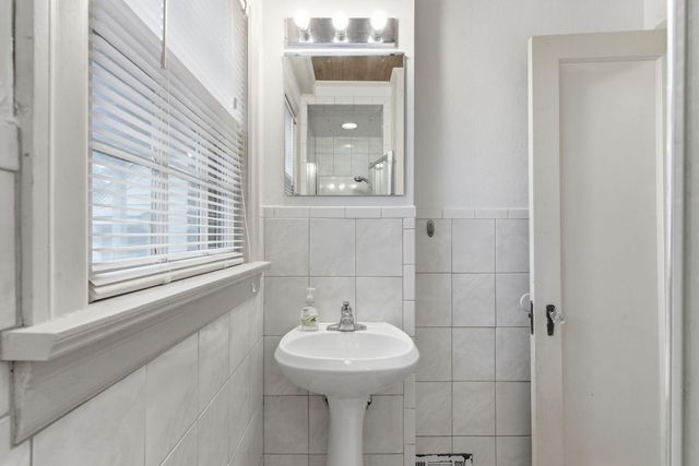 1727 S Kimbrough Avenue, Springfield, MO 65807