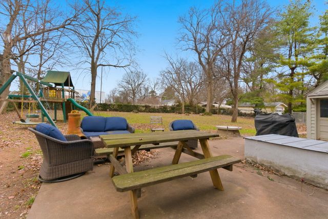 1727 S Kimbrough Avenue, Springfield, MO 65807