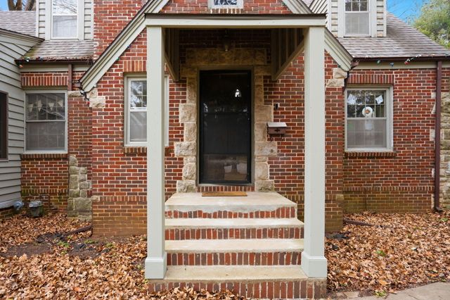 1727 S Kimbrough Avenue, Springfield, MO 65807