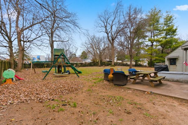 1727 S Kimbrough Avenue, Springfield, MO 65807