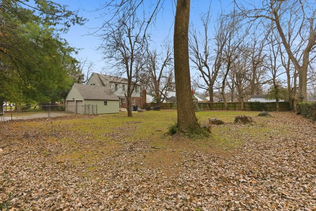 1727 S Kimbrough Avenue, Springfield, MO 65807