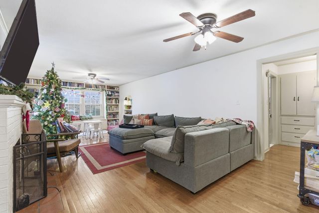 1727 S Kimbrough Avenue, Springfield, MO 65807