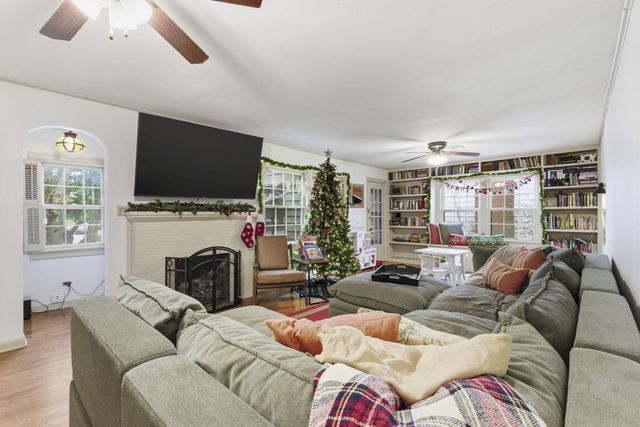 1727 S Kimbrough Avenue, Springfield, MO 65807