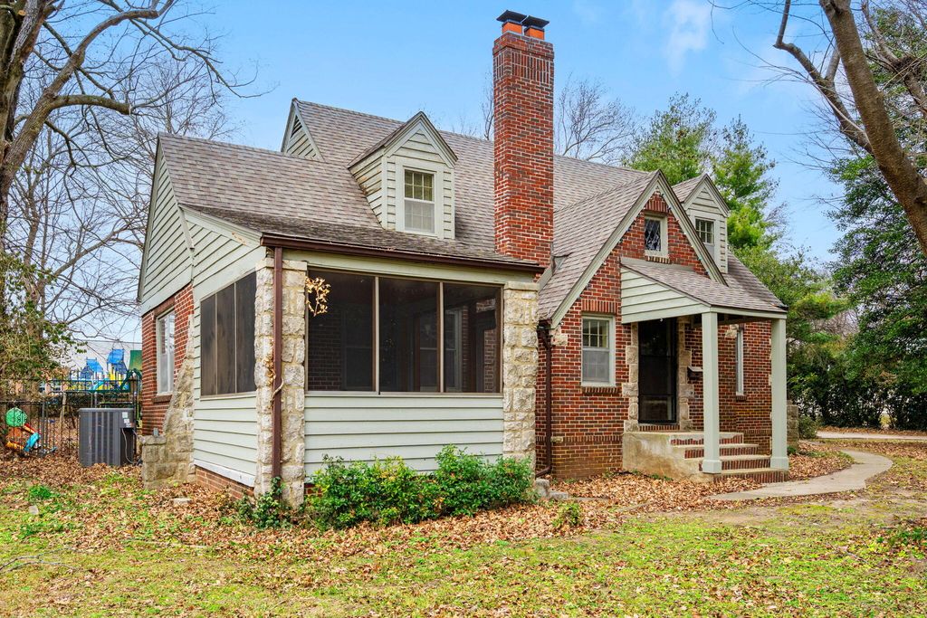 1727 S Kimbrough Avenue, Springfield, MO 65807