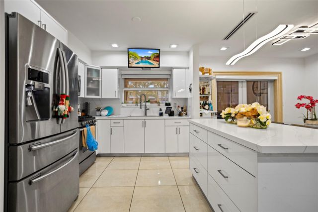 17811 NW 12th Ct, Miami, FL 33169