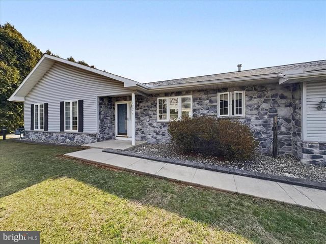 122 OVERVIEW CIR E, Red Lion, PA 17356