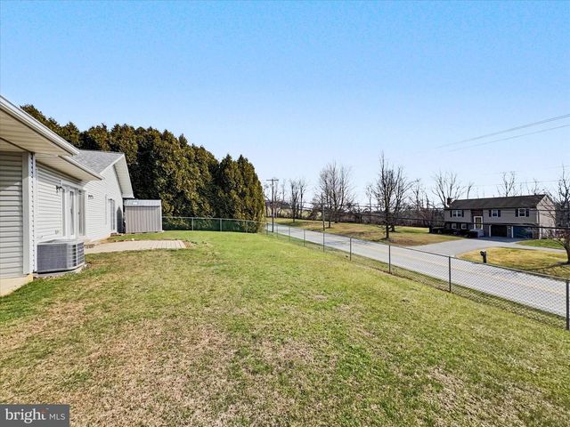 122 OVERVIEW CIR E, Red Lion, PA 17356