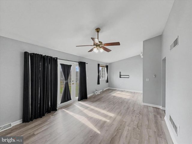 122 OVERVIEW CIR E, Red Lion, PA 17356