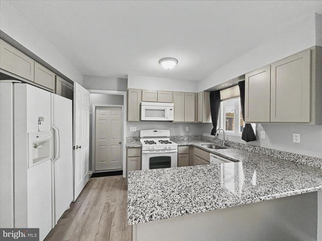 122 OVERVIEW CIR E, Red Lion, PA 17356