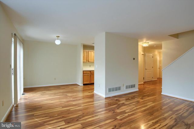 220 FOREST OAK LN, Harrisburg, PA 17110